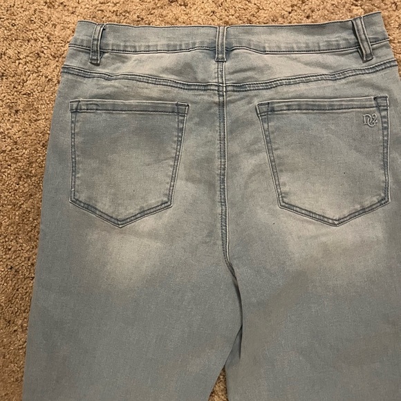 Never Been Worn-DG2 by Diane Gilman Light Blue Embroidered Jeans - Picture 7 of 9